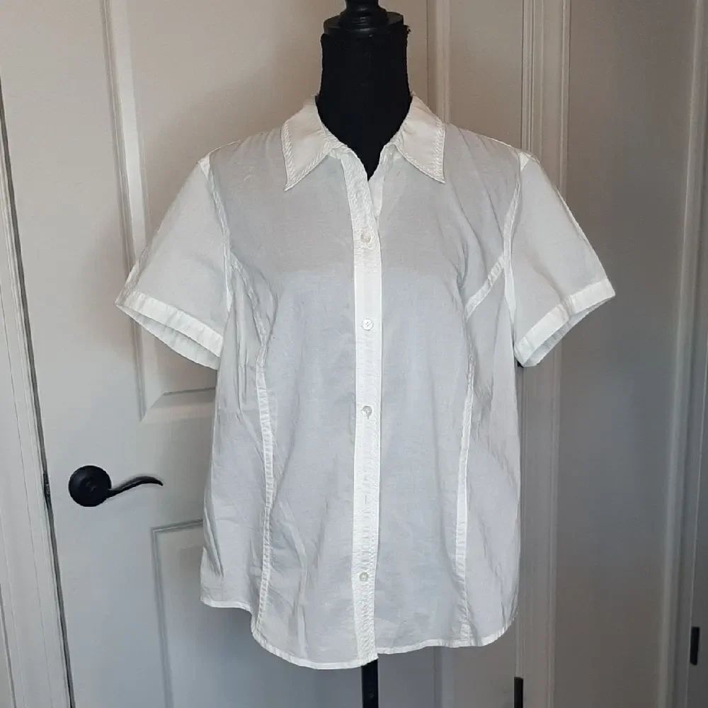 Liz Claiborne Lightweight Cotton Button Down Shirt